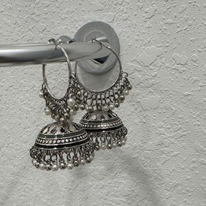 Chic Silver Jhumka Earrings with Pearl Details